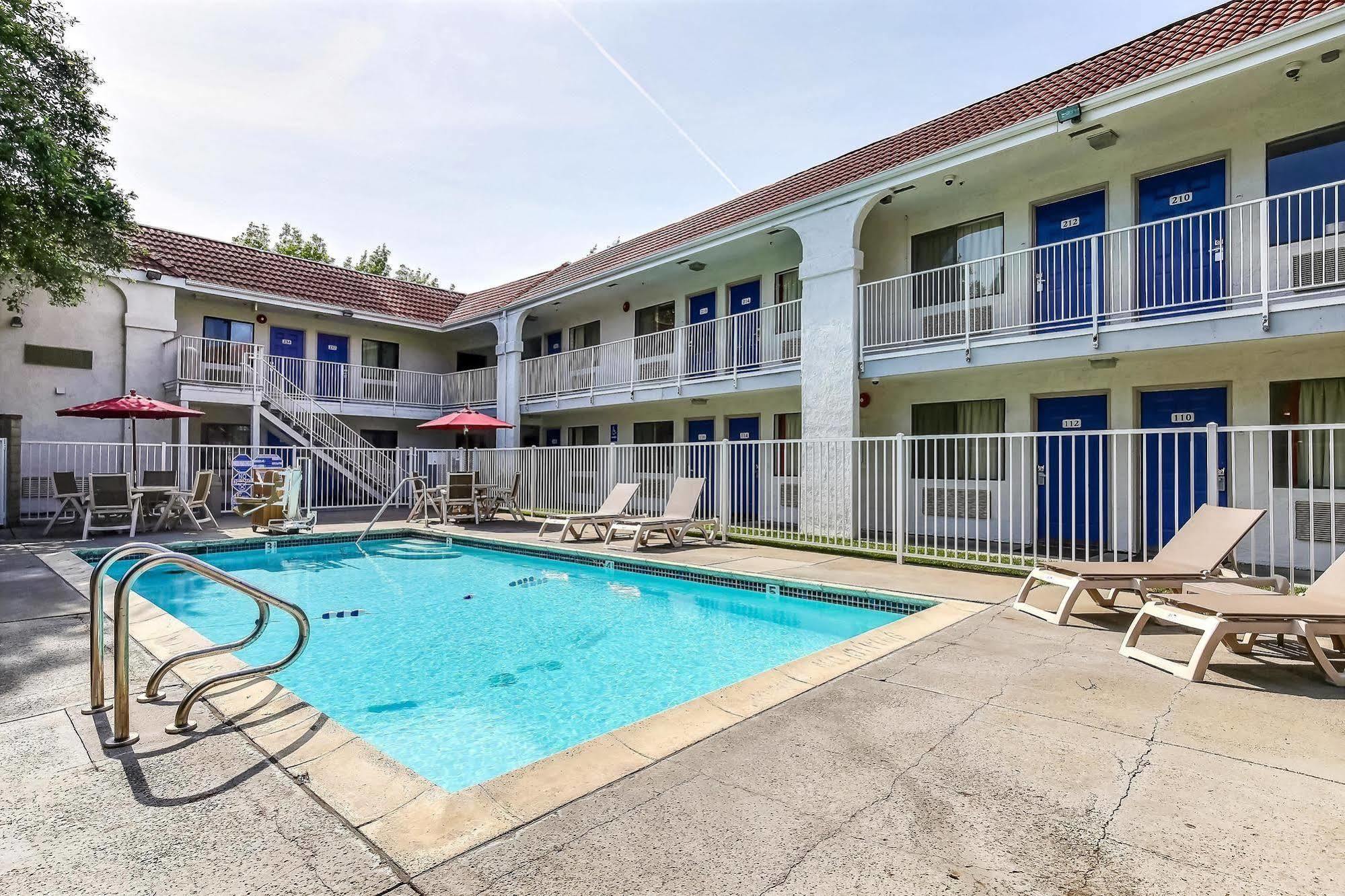 Motel 6-Pinole, Ca Екстериор снимка